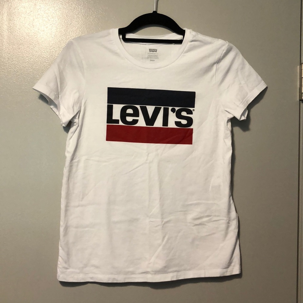 Levi’s t-shirt☺︎︎